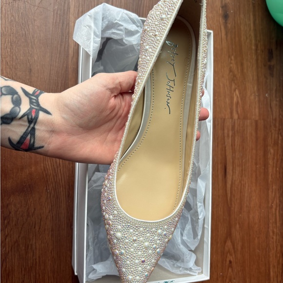 Betsey Johnson Pearl Kitten Heels Women's Shoes - Picture 2 of 6